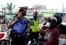 Ajak Masyarakat Jadi Pahlawan di Masa Pandemi,Satlantas Polresta Tangerang Gunakan Action Figure Saat Penegakan PPKM