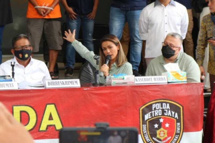 nirina zubir dan para tersangka mafia tanah